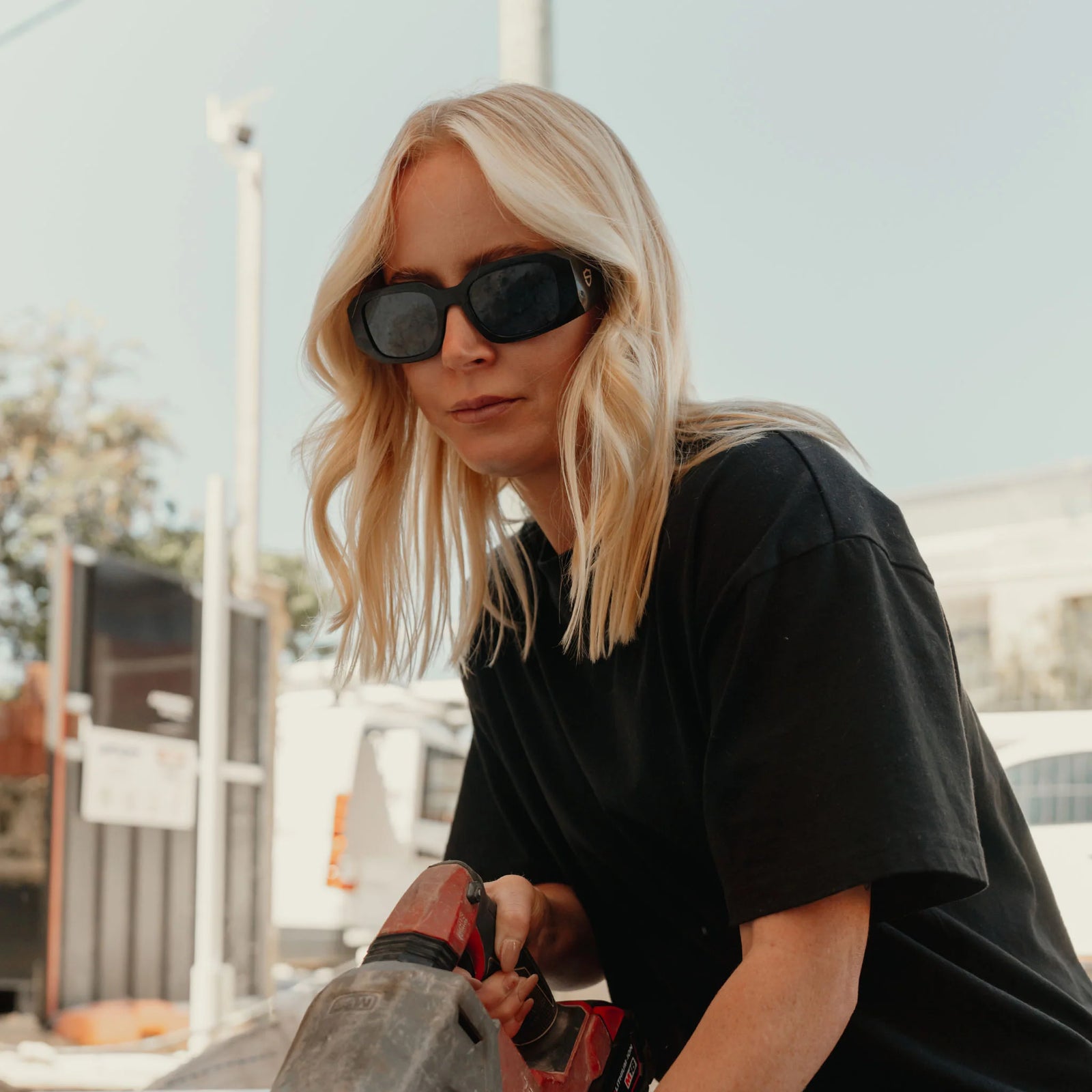 Auras Black Frame Grey Polarised Lens