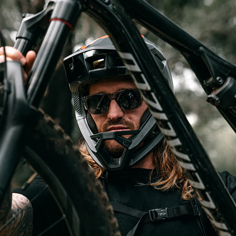 Fusions Graphite Frame/Polarised
